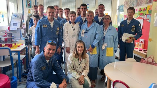 Il grande cuoreReggio Calabria, i piloti delle frecce tricolori in visita al reparto di Pediatria del Gom