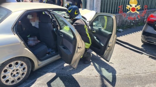 Violento impattoIncidente a Lamezia Terme, un ferito nello scontro che ha coinvolto tre auto