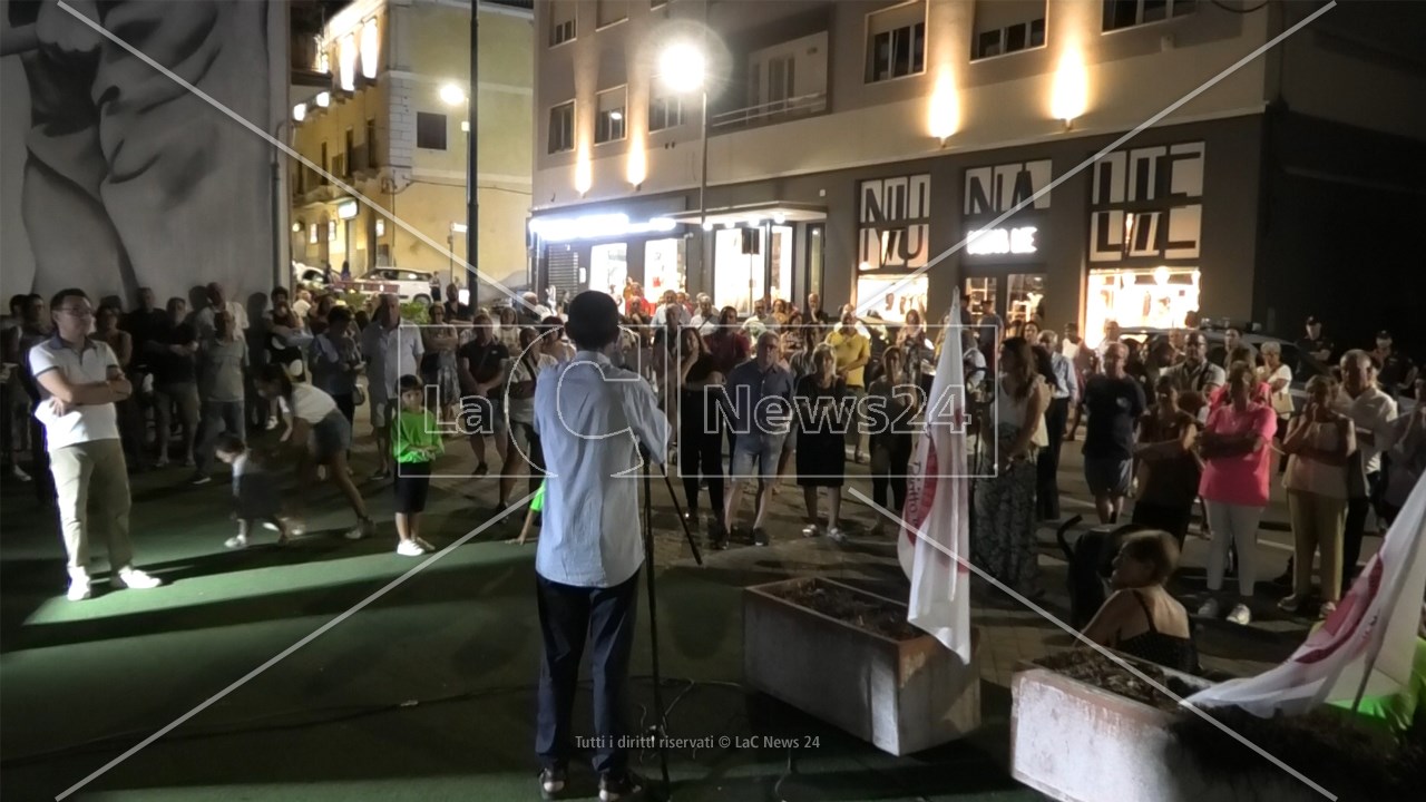 L’entusiasmoInter campione d’Italia, la festa in Calabria: la notte magica dei tifosi da Cosenza a Reggio
