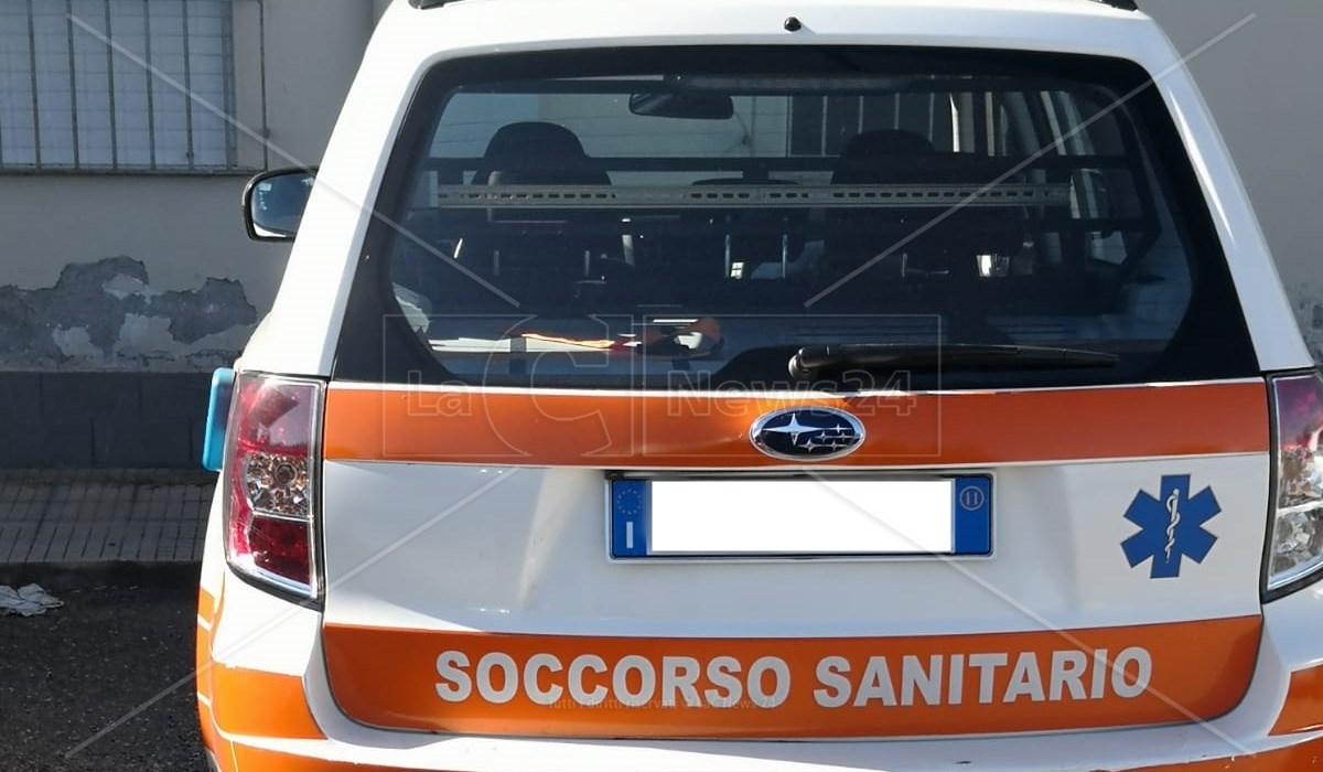 Una delle automediche usate in dotazione alla centrale operativa 118 della provincia di Catanzaro
