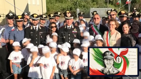 La cerimoniaFuscaldo celebra il generale Carlo Alberto Dalla Chiesa con un murale e la fanfara dei carabinieri