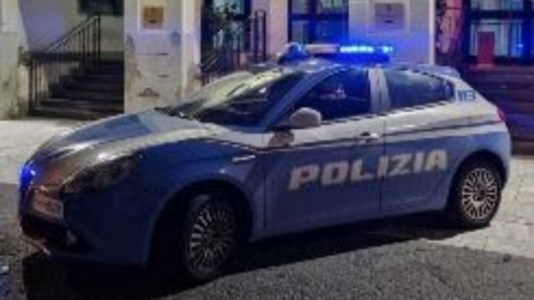 Beccati in flagranzaReggio Calabria, furto di merce per 2.500 euro in un negozio: arrestati due giovani di 29 e 22 anni