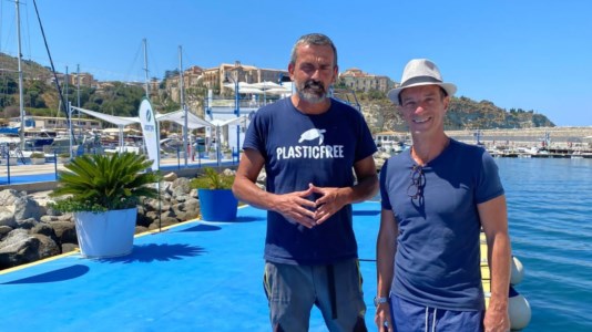 Vip in CalabriaFicarra in vacanza a Tropea incontra il sindaco: «È la città dell’Ora legale»