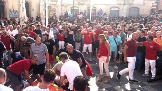 Tragico incidenteEsplode cannoncino spara coriandoli alla festa patronale: morto un uomo a Militello in Val di Catania
