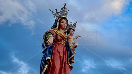 La solennitàSiderno celebra la Madonna di Portosalvo a cento anni dall’Incoronazione Pontificia
