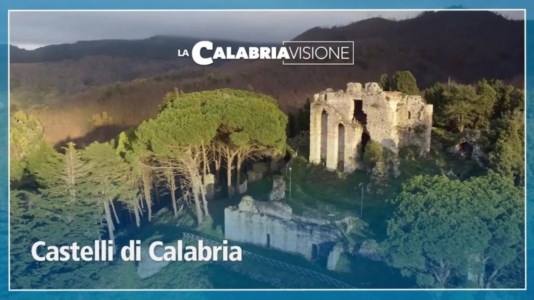 Luoghi incantatiCastelli di Calabria: viaggio in un museo a cielo aperto tra arte, storia e leggende