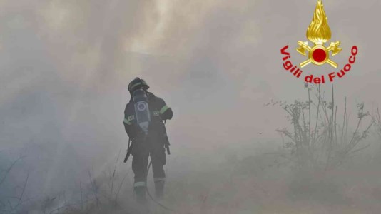 Emergenza incendiArrivate in Calabria dal Lazio e dalla Campania squadre di supporto dei vigili del fuoco