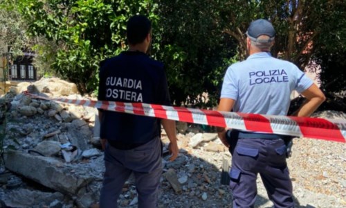 Il blitzDiscarica con rifiuti speciali in pieno centro storico a Catanzaro, scatta il sequestro