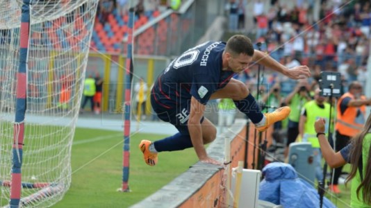 Simone Mazzocchi esulta dopo un gol al Marulla