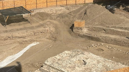 ArcheologiaReggio Calabria, un tempio romano emerge da piazza Garibaldi: presto gli scavi saranno visitabili