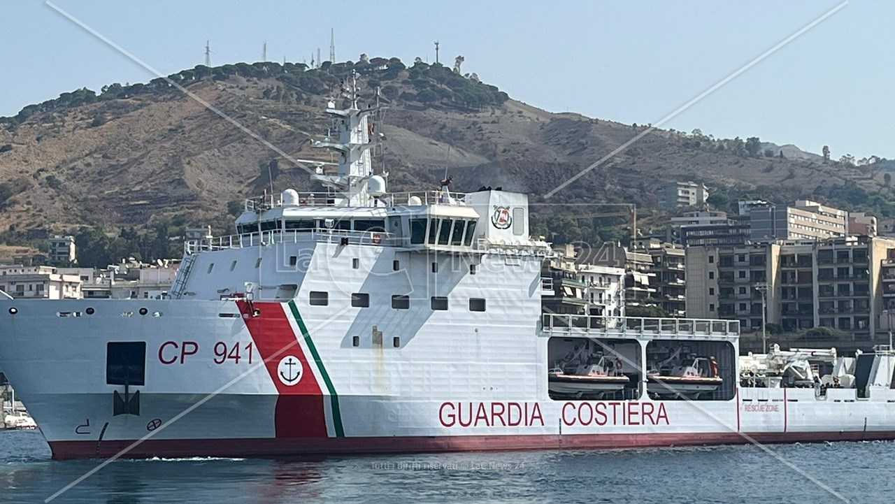 La nave Diciotti questa mattina a Reggio Calabria