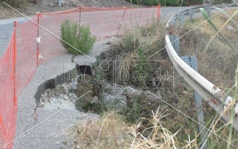 Viabilità nella LocrideCamini, la strada provinciale cade a pezzi: confronto tra sindaco e Metrocity