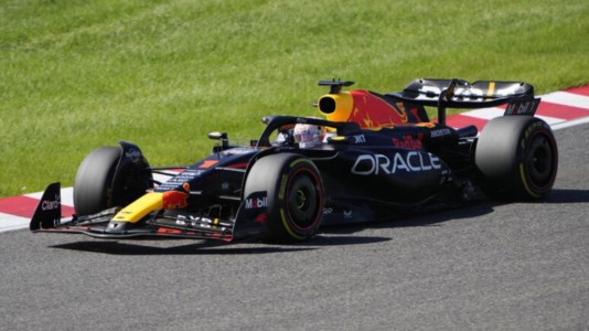 Formula unoMax Verstappen trionfa in Giappone, la Red Bull vince il campionato costruttori con sei gare di anticipo