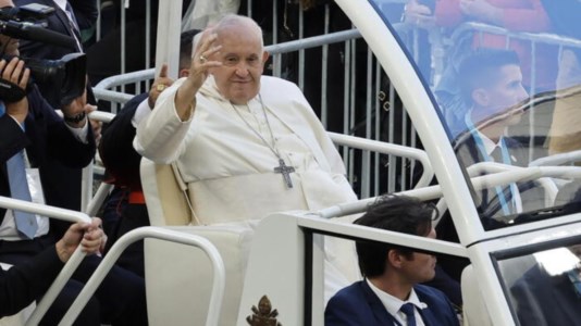 L’emergenzaMigranti, le parole di Papa Francesco: «Non possiamo mandarli indietro, non sono palline da ping pong»