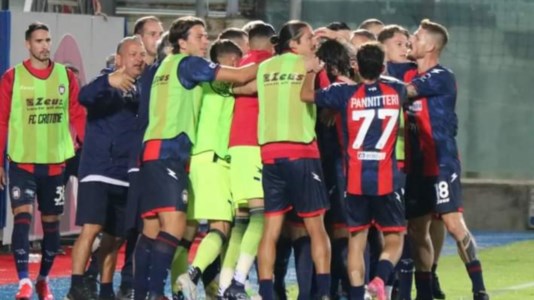 Serie CIl Crotone ritorna alla vittoria: allo Scida regolato 1-0 il Sorrento