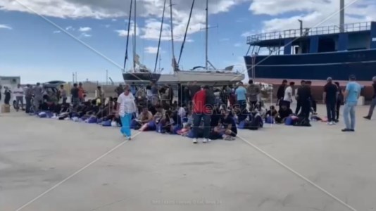 Emergenza senza fineMigranti, gli sbarchi continuano: soccorse a Roccella 95 persone
