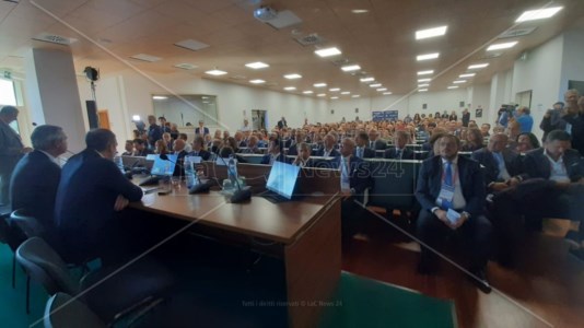 L’eventoCalabria digital summit al via, Occhiuto: «Regione nettamente in ritardo sul settore digitale»