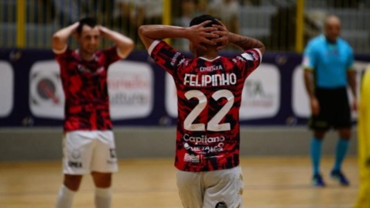 FutsalCalcio a 5, la Pirossigeno Cosenza sfiora la rimonta all’esordio in A: Sala Consilina vince 4-3