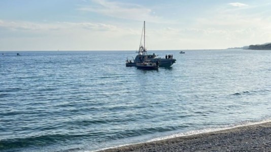 MigrantiIn 61 sbarcano sulla spiaggia di Bianco nel Reggino ma vengono individuati e bloccati dai carabinieri