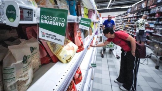 Promesse in saldoIl carrellino tricolore c’è ma nessuno se ne accorge: in Calabria delude l’iniziativa anti inflazione del Governo