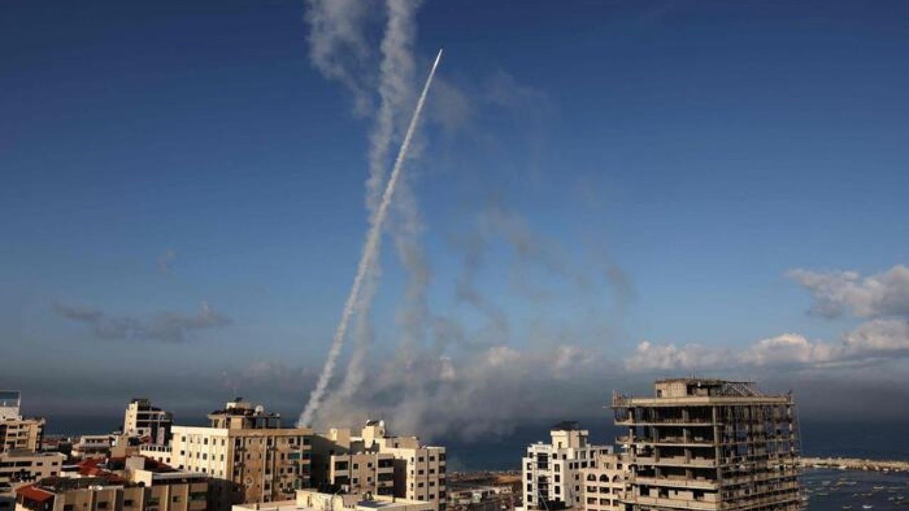 Il lancio di razzi su Israele