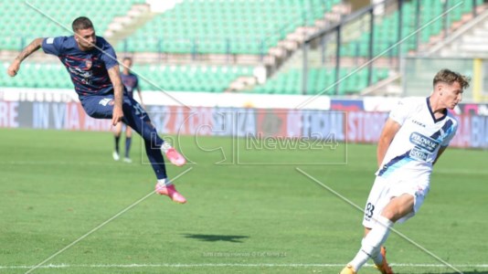 Il bolide del 3-0 di Forte (foto Francesco Spina)