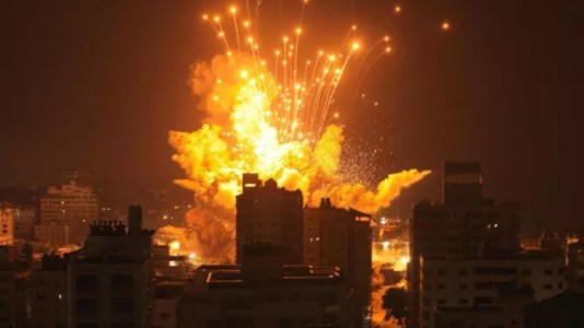 Bombe su Gaza (foto Ansa)