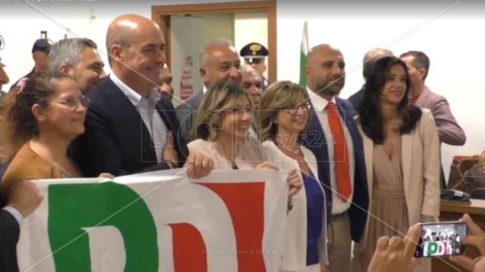 L’analisiZingaretti smemorato, elogia il “nuovo” Pd Calabria che vede solo lui e dimentica di aver alzato bandiera bianca