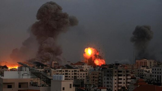 Bombe su Gaza (foto ansa)