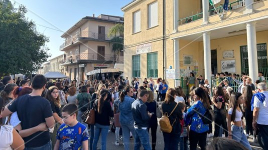 Sciopero«La scuola si difende, non si taglia»: a Mileto protesta contro il dimensionamento scolastico