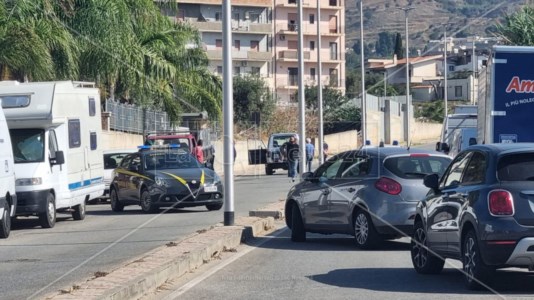 Paura in cittàReggio Calabria, agguato dinanzi a una scuola elementare: colpi di pistola verso un pregiudicato