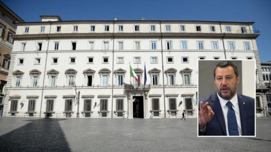 Sullo sfondo Palazzo Chigi (foto Ansa), nel riquadro Matteo Salvini