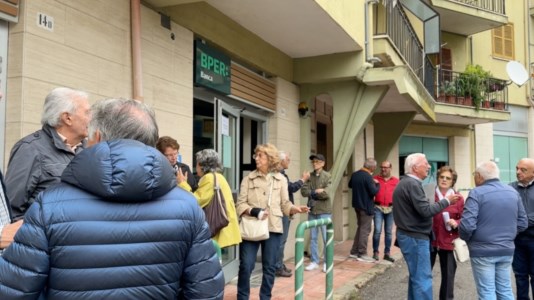La mobilitazioneCorigliano Rossano, lo sportello bancario della Bper verso la chiusura: monta la protesta nel centro storico