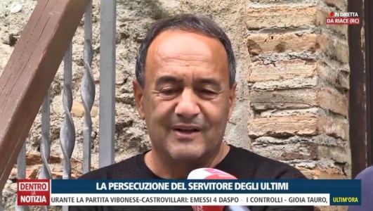Mimmo Lucano in diretta con Dentro la Notizia, su LaC Tv