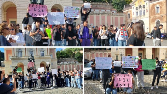 Sit-in alla Provincia di CosenzaDimensionamento scolastico, protestano gli studenti di Rende: «Comunità privata di una delle sue più grandi conquiste»