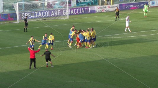 Calcio CalabriaIl Lamezia Terme batte la Vibonese ai rigori e passa il turno in Coppa Italia Serie D