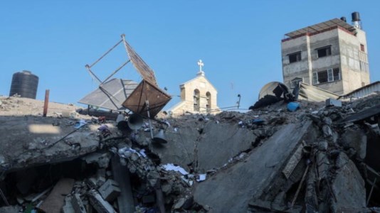 Chiesa a Gaza distrutta da bombardamento israeliano (Ansa)