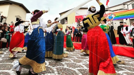 Grande festaIl presidente dell’Albania in Calabria: l’accoglienza del mondo arbereshe con canti, balli e colori