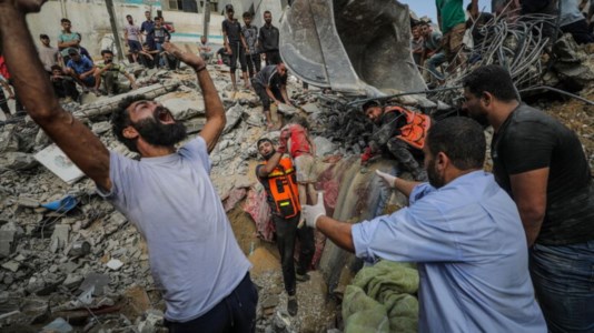 Scene di disperazione a Gaza dopo l’ennesimo attacco israeliano (Foto: Ansa)