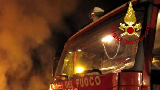 L’episodioNotte di fuoco a Tropea, incendio danneggia un locale e una palazzina