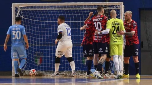 Futsal CalabriaCalcio a 5, la Pirossigeno Cosenza agguanta Napoli nel finale: finisce 3-3