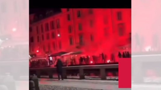 Calcio violentoCarica degli ultras del Milan ai tifosi Psg sui Navigli: accoltellato un 34enne francese