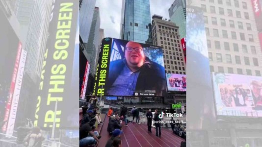 Il regalo dei fanOmar Palermo sugli schermi di Times Square: omaggio allo youtuber calabrese scomparso