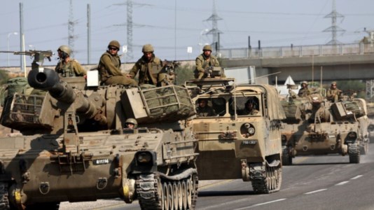 Il conflittoGaza, i carri armati israeliani si ritirano dall&rsquo;ospedale di al-Shifa. Hamas: &laquo;All&rsquo;interno decine di cadaveri&raquo;