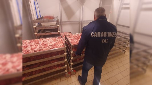 Controlli a tappetoReggio Calabria, sequestrate 2 tonnellate di salumi e 4 quintali di carne privi di certificazione