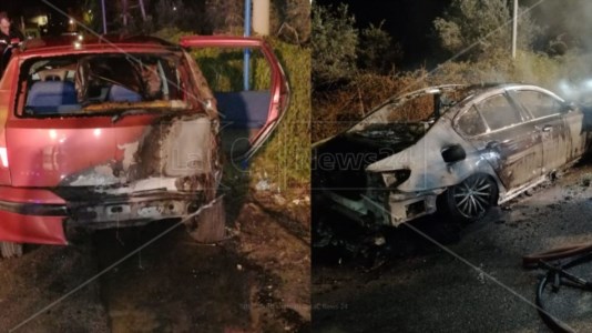L’incendioEscalation criminale a Corigliano Rossano, in fiamme due auto di un imprenditore: avviate le indagini