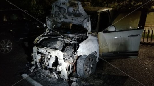 Escalation criminaleIncendio doloso a Corigliano Rossano, in fiamme l’auto del presidente del Consiglio comunale