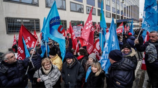La decisioneIl Garante boccia lo sciopero generale: «Non si può fare». Salvini: «Landini messo in castigo, non potrà fare il week end lungo»