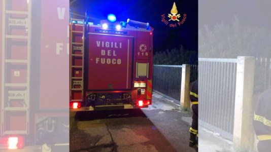 In fiammeIncendio in un’abitazione a Borgia: giovane messo in salvo da un vigile del fuoco di passaggio