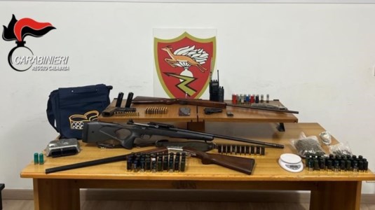 ControlliReggio Calabria, trovate dai carabinieri armi e munizioni nascoste tra i rifiuti